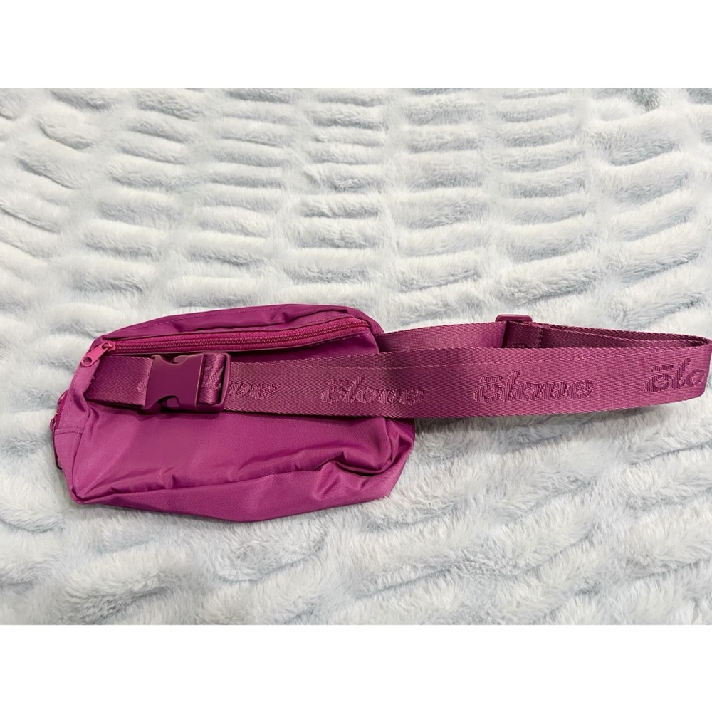 Clove Belt Bag in Raspberry - Picture 2 of 3